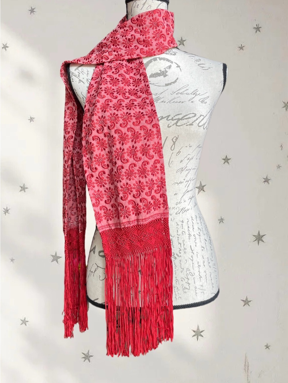 VTG Tesoros Embroidered Floral Fringe Scarf